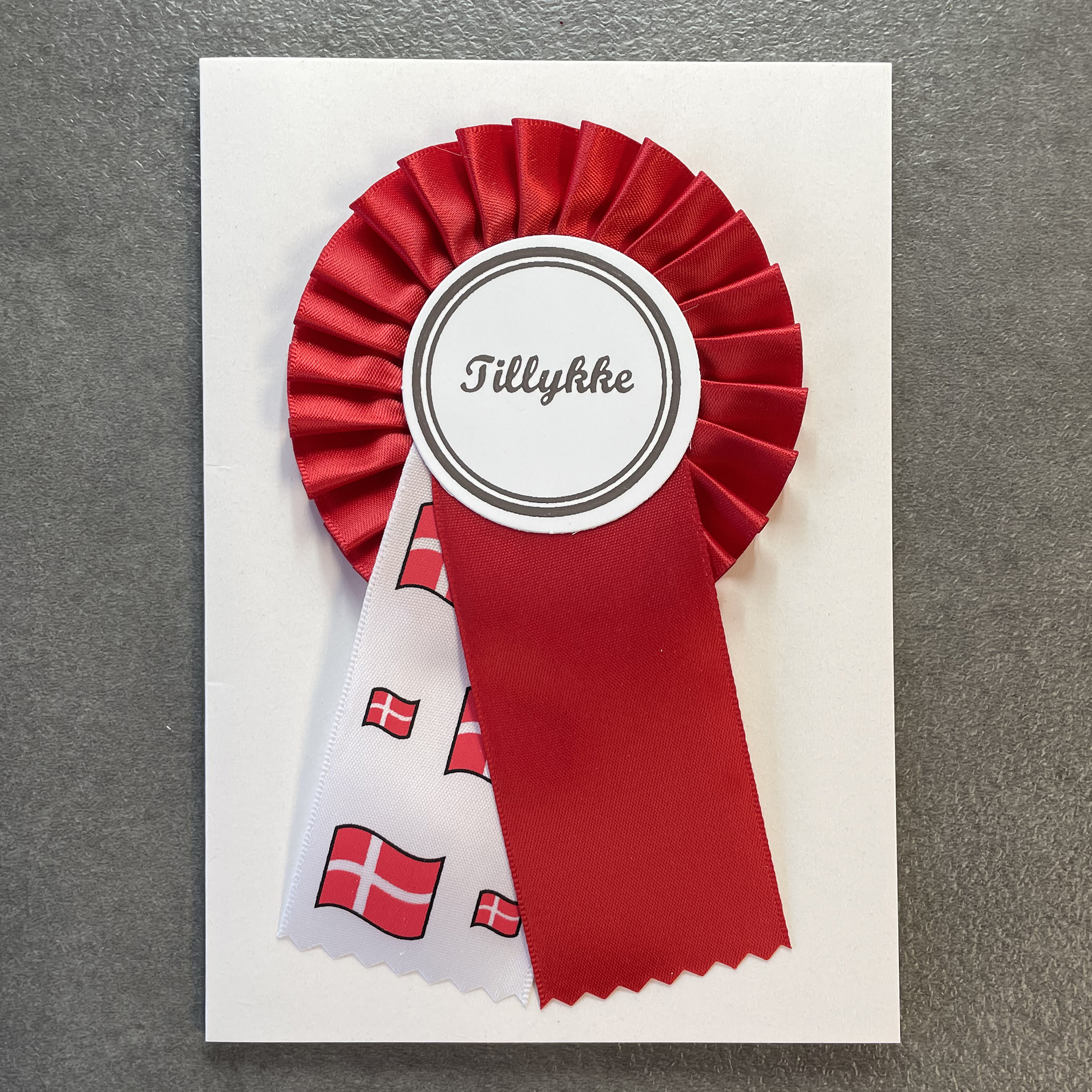 Kort m. rosette - Tillykke - Rød flag